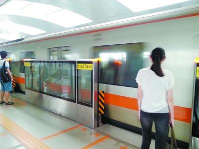 北京地铁13号线事故连发 屏蔽门迟迟未关引担忧